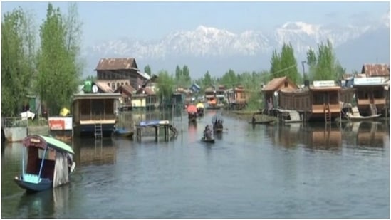 Tourism in Kashmir hit by second wave of Covid-19 in country (ANI) Tourism in Kashmir hit by second wave of Covid-19 in country (ANI)