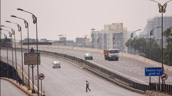 Pune-Mumbai expressway wears a deserted look during lockdown imposed by Maharashtra government to curb the spread of coronavirus. (PTI) Pune-Mumbai expressway wears a deserted look during lockdown imposed by Maharashtra government to curb the spread of coronavirus. (PTI)