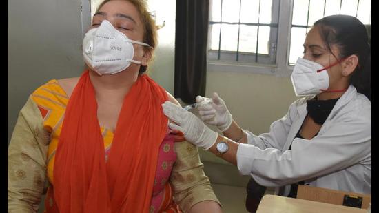State hits new peak, logs 182 deaths, 8,015 cases in a day State hits new peak, logs 182 deaths, 8,015 cases in a day