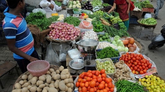 HSAMB officials dismissed concerns over low stocks and said that vendors are hiking prices to make a quick buck amid the lockdown. Officials said they received several complaints and teams were sent to Basai Road and Sector 4 to check for instances of overpricing. (Parveen Kumar/Hindustan Times/For Representative Purposes Only) HSAMB officials dismissed concerns over low stocks and said that vendors are hiking prices to make a quick buck amid the lockdown. Officials said they received several complaints and teams were sent to Basai Road and Sector 4 to check for instances of overpricing. (Parveen Kumar/Hindustan Times/For Representative Purposes Only)