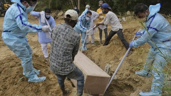 Relatives burying the body of a Covid-19 victim at a graveyard in New Delhi on May 4. The country added 10 million cases in just over four months, after taking more than 10 months to reach the first 10 million. (Ishant Chauhan / AP) Relatives burying the body of a Covid-19 victim at a graveyard in New Delhi on May 4. The country added 10 million cases in just over four months, after taking more than 10 months to reach the first 10 million. (Ishant Chauhan / AP)