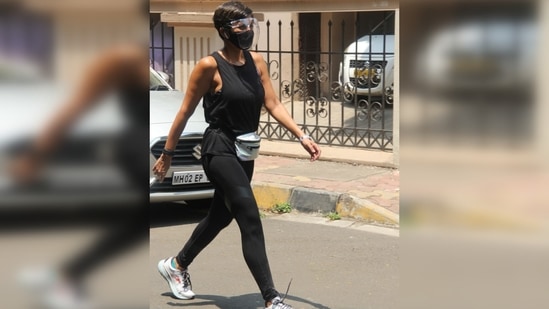 The actor was seen wearing a basic black top along with a pair of matching yoga pants.(Varinder Chawla)