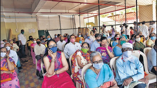 The priority second doses for 45 years and above beneficiaries of Covishield were administered at 97 centres on Wednesday after Pune city received 73,800 doses on Tuesday late evening. (HT PHOTO) The priority second doses for 45 years and above beneficiaries of Covishield were administered at 97 centres on Wednesday after Pune city received 73,800 doses on Tuesday late evening. (HT PHOTO)