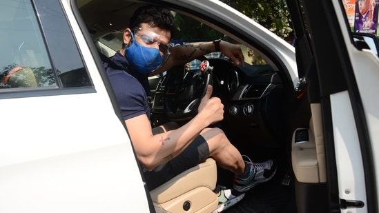 Karan Patel, who was spotted in Andheri, was seen in Covid-19 protective gear with a face shield and mask.(Varinder Chawla)