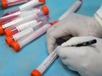 In the past week, 27.4% of all samples have returned positive in Delhi, against 32.5% the week before.(Bloomberg) In the past week, 27.4% of all samples have returned positive in Delhi, against 32.5% the week before.(Bloomberg)