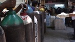 Indian Railways delivered 2,960 MT of liquid oxygen to states since April 19 in 185 tankers. In picture - People waiting at an oxygen cylinder refilling centre in New Delhi.(HT Photo ) Indian Railways delivered 2,960 MT of liquid oxygen to states since April 19 in 185 tankers. In picture - People waiting at an oxygen cylinder refilling centre in New Delhi.(HT Photo )
