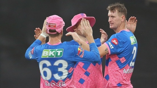 Chris Morris of Rajasthan Royals with his teammates.(PTI/IPL) Chris Morris of Rajasthan Royals with his teammates.(PTI/IPL)