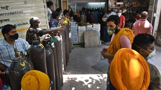 People at an oxygen cylinder refilling centre at Bhogal on Friday. Delhi received 577MT oxygen on Thursday, compared to 730MT on Wednesday. (HT Photo) People at an oxygen cylinder refilling centre at Bhogal on Friday. Delhi received 577MT oxygen on Thursday, compared to 730MT on Wednesday. (HT Photo)