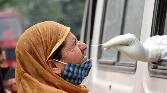 Jammu & Kashmir, May 06 (ANI): A health worker collects swab samples from a woman for rapid antigen COVID-19 test, in the Mobile Testing Facility at Poonch on Thursday. (ANI Photo) (ANI) Jammu & Kashmir, May 06 (ANI): A health worker collects swab samples from a woman for rapid antigen COVID-19 test, in the Mobile Testing Facility at Poonch on Thursday. (ANI Photo) (ANI)