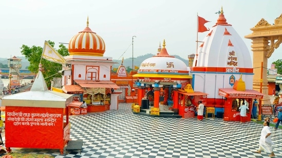 Hari ki Pauri near empty of its crowds during a lockdown imposed amid the rise in Covid-19 cases in Haridwar, Uttarakhand on May 4. In wake of a fresh surge in Covid-19 cases, curfew has been extended in the three heavy caseload districts of Dehradun, Udham Singh Nagar and Haridwar in Uttarakhand till May 10.(ANI )