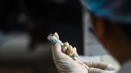 A health worker prepares a dose of Covid-19 vaccine during the third phase of vaccination at a school in Chhatarpur, New Delhi, India, on Wednesday. (HT PHOTO)(HT Photo )