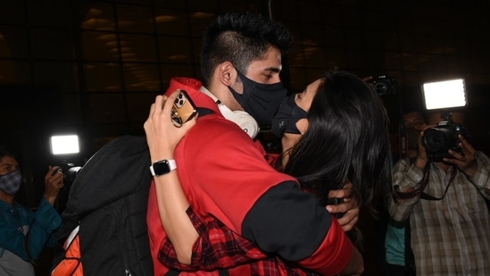 Divya Agarwal kisses Varun Sood before he leaves for Khatron Ke Khiladi 11.(Varinder Chawla)