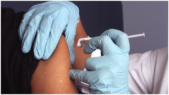 Organ transplant recipients remain vulnerable to Covid-19 even after second vaccine dose (representative image)(Unsplash) Organ transplant recipients remain vulnerable to Covid-19 even after second vaccine dose (representative image)(Unsplash)