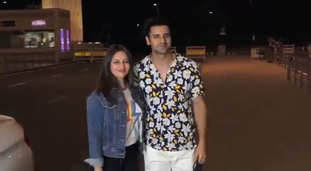 Divyanka Tripathi was seen at the Mumbai airport too. (Varinder Chawla)