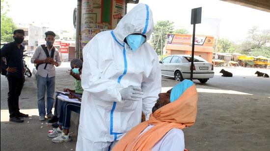 A health worker testing a man who violated the lockdown in Bathinda on Saturday. (Sanjeev Kumar/HT) A health worker testing a man who violated the lockdown in Bathinda on Saturday. (Sanjeev Kumar/HT)