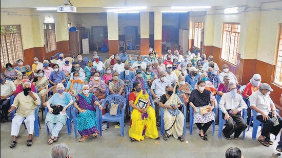 Citizens wait to get vaccinated at Kalavatibai Mavale Hospital, Narayan peth in Pune, on Friday. (Kalpesh Nukte/HT PHOTO) Citizens wait to get vaccinated at Kalavatibai Mavale Hospital, Narayan peth in Pune, on Friday. (Kalpesh Nukte/HT PHOTO)