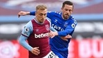 West Ham's Jarrod Bowen, left, challenges for the ball with Everton's Gylfi Sigurdsson during the English Premier League soccer match between West Ham United and Everton(AP) West Ham's Jarrod Bowen, left, challenges for the ball with Everton's Gylfi Sigurdsson during the English Premier League soccer match between West Ham United and Everton(AP)