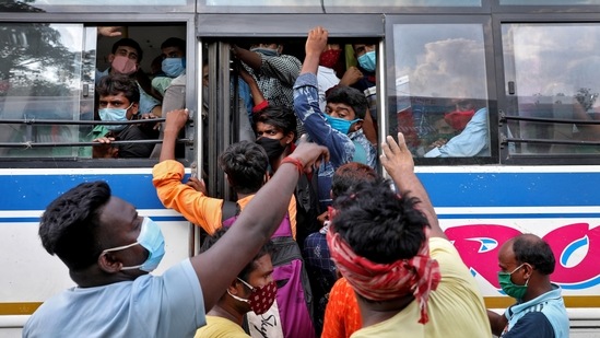 Migrant workers board an overcrowded bus to return to their cities and villages after West Bengal imposed a coronavirus disease (Covid-19)-necessitated lockdown on May 6 to limit the spread of the virus. May 6, 2021. (Rupak De Chowdhuri / REUTERS)
