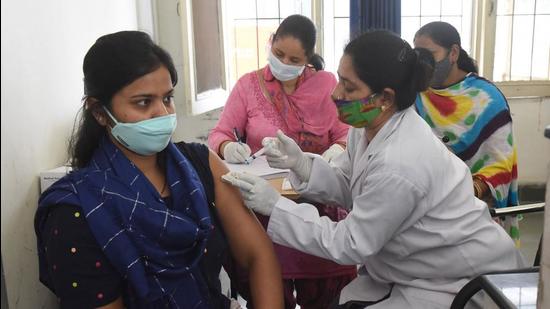 While some used their contacts to get the jab, others got the shot during ‘special drives’ of the health department. (HT File Photo/For Representational Purpose Only) While some used their contacts to get the jab, others got the shot during ‘special drives’ of the health department. (HT File Photo/For Representational Purpose Only)