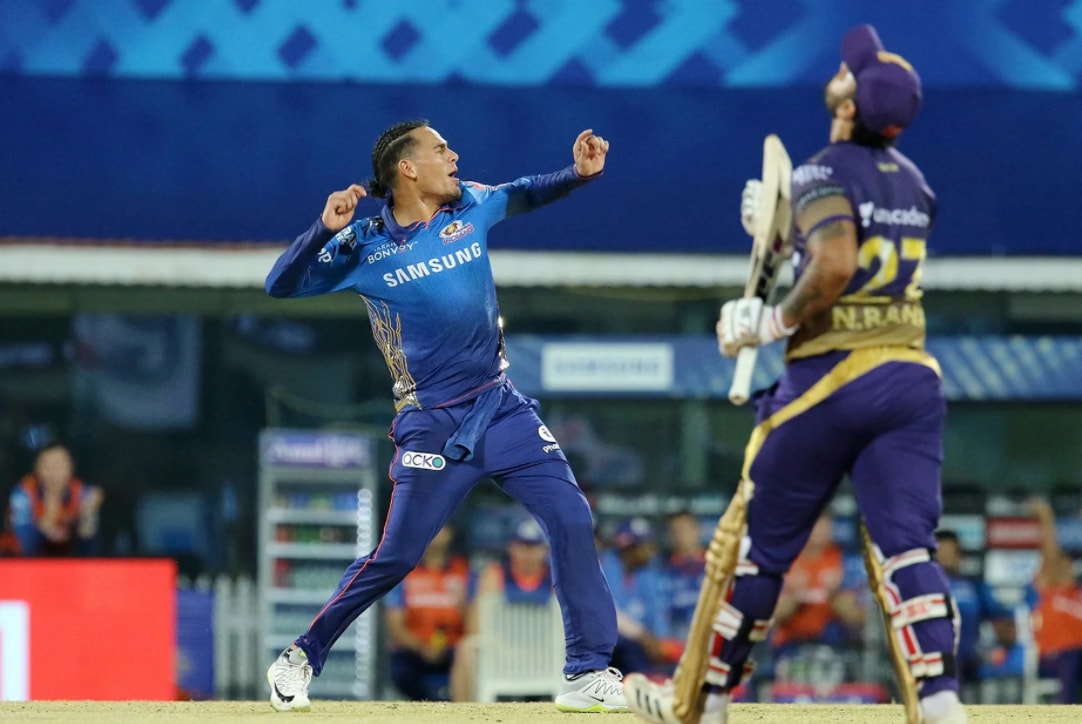 IPL 2021: Rahul Chahar of MI in action against KKR. (IPL)