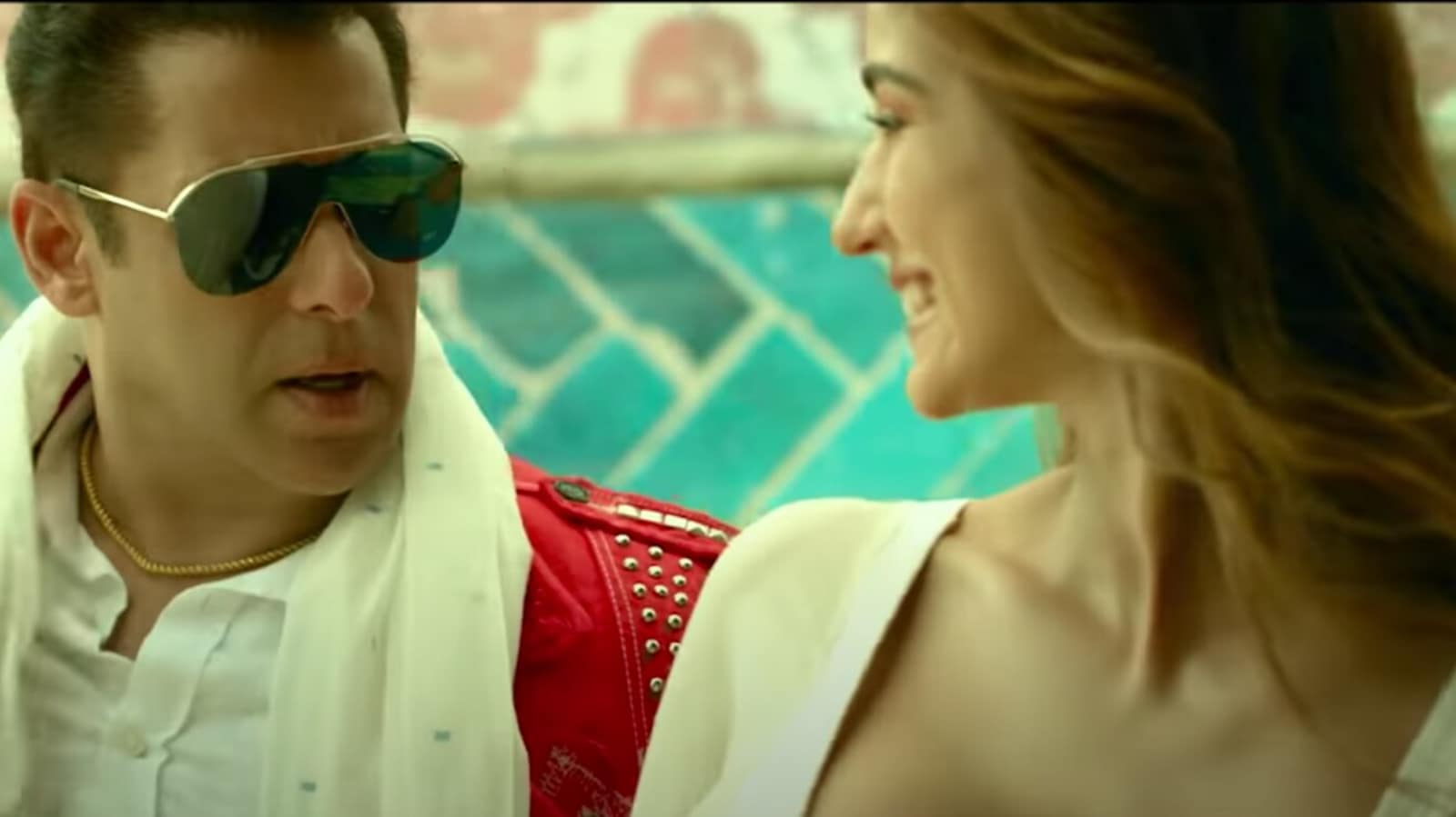 Radhe song Zoom Zoom Salman Khan woos Disha Patani with cars, cool