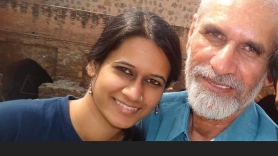 Pinjra Tod activist Natasha Narwal's father Mahavir Narwal (71), a senior member of the CPI(M), breathed his last at 6pm on Sunday.(Social media) Pinjra Tod activist Natasha Narwal's father Mahavir Narwal (71), a senior member of the CPI(M), breathed his last at 6pm on Sunday.(Social media)