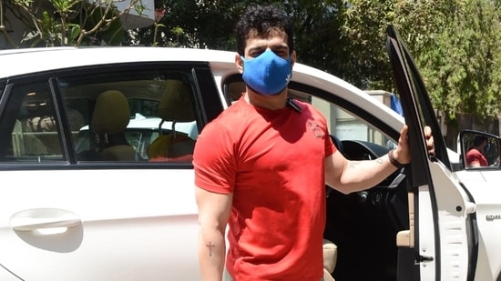 Karan Patel clicked by the paparazzi.