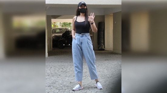 She accessorised the outfit with a black dad cap and matching face mask. What do you like about her ensemble? (Varinder Chawla) She accessorised the outfit with a black dad cap and matching face mask. What do you like about her ensemble? (Varinder Chawla)