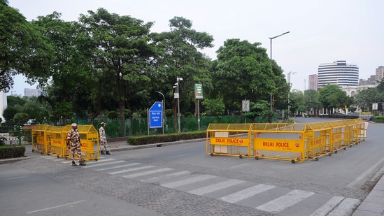 Security personnel manning barricades at Connaught Place during a Covid-19 induced lockdown in New Delhi on May 9. Delhi chief minister Arvind Kejriwal on May 9 extended the lockdown in Delhi by another week and emphasised on scaled-up restrictions.(HT Photo)