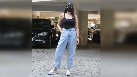 To complete her street style attire, Sonakshi stepped into a pair of sneakers. (Varinder Chawla) To complete her street style attire, Sonakshi stepped into a pair of sneakers. (Varinder Chawla)