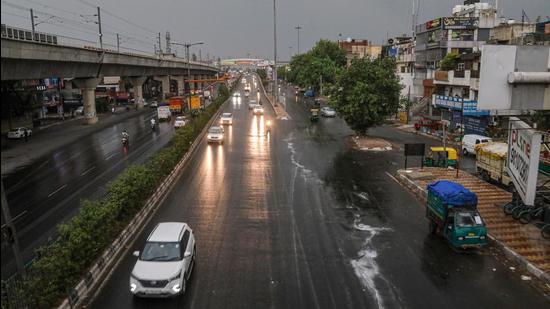 Vehicles ply during light rainfall in New Delhi on May 6. (File photo)
