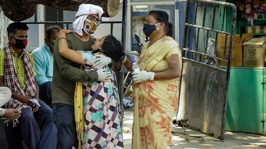 Family members mourn the death of a Covid-19 patient in Patna. (PTI/ Representative image) Family members mourn the death of a Covid-19 patient in Patna. (PTI/ Representative image)