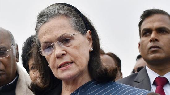 New Delhi, India - Feb. 27, 2020: A delegation from the Indian National Congress led by party President Sonia Gandhi and former Prime Minister Dr. Manmohan Singh addresses the media after submitting a memorandum to President Ram Nath Kovind over the violence in the city, at Rashtrapati Bhavan, in New Delhi, India, on Thursday, February 27, 2020. Party leaders K C Venugopal, Priyanka Gandhi, Ghulam Nabi Azad, Randeep Surjewala and Mallikarjun Kharge were also present. (Photo by Sanjeev Verma/ Hindustan Times) (Sanjeev Verma/HT PHOTO) New Delhi, India - Feb. 27, 2020: A delegation from the Indian National Congress led by party President Sonia Gandhi and former Prime Minister Dr. Manmohan Singh addresses the media after submitting a memorandum to President Ram Nath Kovind over the violence in the city, at Rashtrapati Bhavan, in New Delhi, India, on Thursday, February 27, 2020. Party leaders K C Venugopal, Priyanka Gandhi, Ghulam Nabi Azad, Randeep Surjewala and Mallikarjun Kharge were also present. (Photo by Sanjeev Verma/ Hindustan Times) (Sanjeev Verma/HT PHOTO)