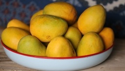 This tweet on mangoes has gone viral. 