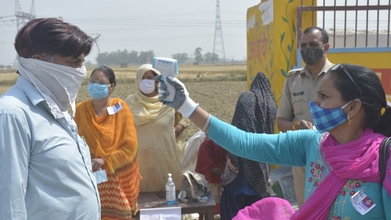 So far, over 4.34 crore samples have been tested in Uttar Pradesh, including more than 2.33 lakh samples that were tested on Monday. (Sakib Ali/HT file photo)