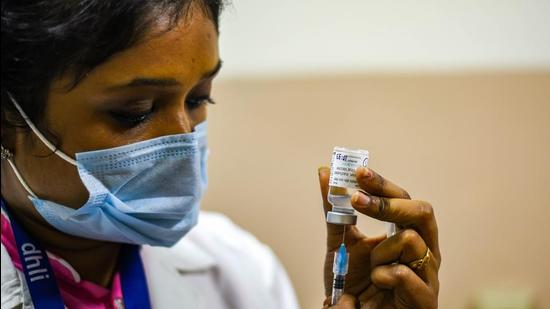 New Delhi, India - March 2, 2021: A health worker prepares a dose of a Covid-19 vaccine at Delhi Heart and Lung Institute in New Delhi, India, on Tuesday, March 2, 2021. (Photo by Amal KS/ Hindustan Times) (Amal KS/HT PHOTO) New Delhi, India - March 2, 2021: A health worker prepares a dose of a Covid-19 vaccine at Delhi Heart and Lung Institute in New Delhi, India, on Tuesday, March 2, 2021. (Photo by Amal KS/ Hindustan Times) (Amal KS/HT PHOTO)