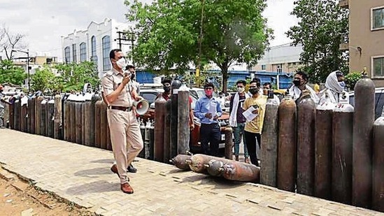 India is experiencing a severe second wave of Covid-19 which will slow the near-term economic recovery, said Moody’s. (HT Photo) India is experiencing a severe second wave of Covid-19 which will slow the near-term economic recovery, said Moody’s. (HT Photo)