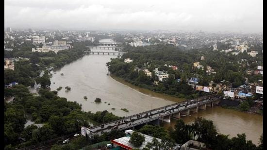 The Mutha river in Pune. (HT) The Mutha river in Pune. (HT)