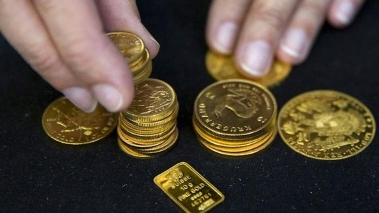 Spot gold was steady at $1,836.01 an ounce by 10:09 a.m. in London after climbing as much as 0.8% to $1,845.51 on Monday, the highest since Feb. 11.(Reuters) Spot gold was steady at $1,836.01 an ounce by 10:09 a.m. in London after climbing as much as 0.8% to $1,845.51 on Monday, the highest since Feb. 11.(Reuters)