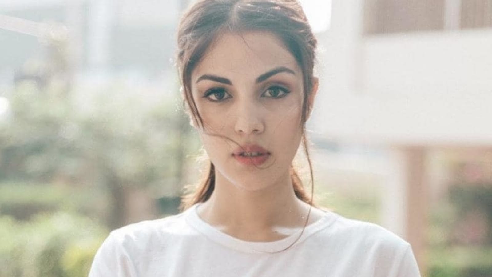 Rhea Chakraborty shares thoughts on pandemic: 'It fills my heart to see how we are standing together'