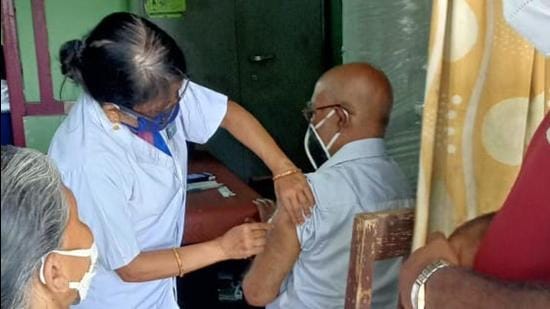 A parallel unauthorised Covid-19 vaccination centre being run at the civil hospital in Assam’s Silchar has been uncovered. (HT Photo) A parallel unauthorised Covid-19 vaccination centre being run at the civil hospital in Assam’s Silchar has been uncovered. (HT Photo)