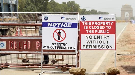 New signboards prohibiting videography and photography have been put up near the India Gate lawns where work is underway on the Central Vista redevelopment project. (ARVIND YADAV/HT PHOTO.)