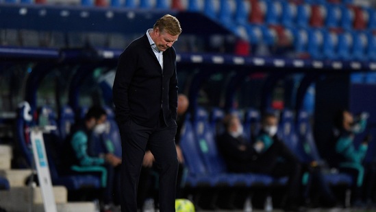 Barcelona coach Ronald Koeman looks dejected (REUTERS)