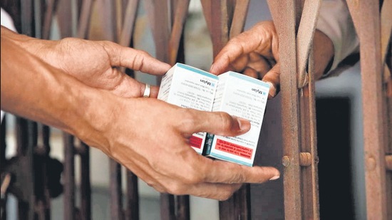 In Haryana, 48 accused were arrested for involvement in black-marketing of remdesivir vials by lodging 20 FIRs against them in 11 different districts after recovery of 130 vials from their possession. (HT FILE) In Haryana, 48 accused were arrested for involvement in black-marketing of remdesivir vials by lodging 20 FIRs against them in 11 different districts after recovery of 130 vials from their possession. (HT FILE)