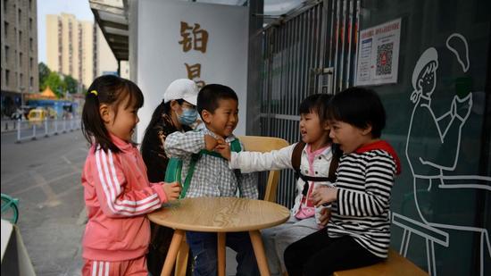 China considers paying couples to have a 2nd toddler 1