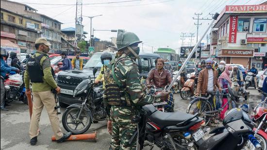 Srinagar: Security personnel patrol on a street during pandemic induced curfew in Srinagar on Tuesday (PTI)