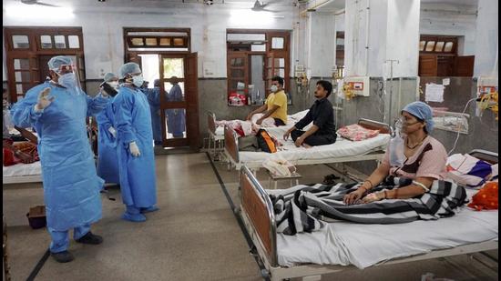 On Wednesday, the state reported 43,529 new cases with a test positivity rate of 29.75%, the highest since the outbreak began. It also reported 95 deaths taking the total number of fatalities to 6,053. (PTI PHOTO.) On Wednesday, the state reported 43,529 new cases with a test positivity rate of 29.75%, the highest since the outbreak began. It also reported 95 deaths taking the total number of fatalities to 6,053. (PTI PHOTO.)
