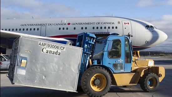 Canadian Armed Forces members load 300 ventilators bound for India on a CC-150 Polaris at Canadian Forces Base Trenton in Trenton, Ontario, Canada on Tuesday. (AP) Canadian Armed Forces members load 300 ventilators bound for India on a CC-150 Polaris at Canadian Forces Base Trenton in Trenton, Ontario, Canada on Tuesday. (AP)