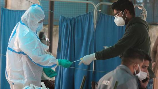 In Rajasthan, the number of active Covid-19 cases has reached 2.05 lakh while a total of 5994 Covid-19 patients have died so far. (HT PHOTO.) In Rajasthan, the number of active Covid-19 cases has reached 2.05 lakh while a total of 5994 Covid-19 patients have died so far. (HT PHOTO.)