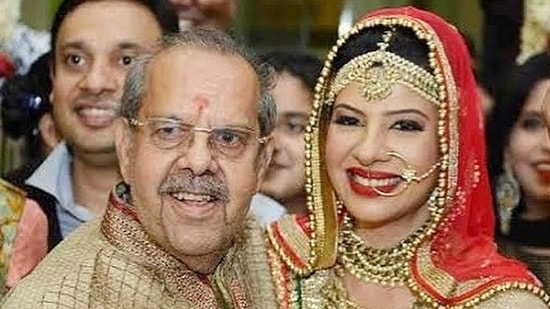Sambhavna Seth's father died due to Covid-19 related complications. Sambhavna Seth's father died due to Covid-19 related complications.
